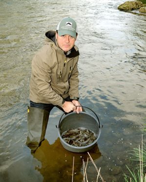 EVN-Ybbsfreunde-Fischbesatz_300x373.jpg